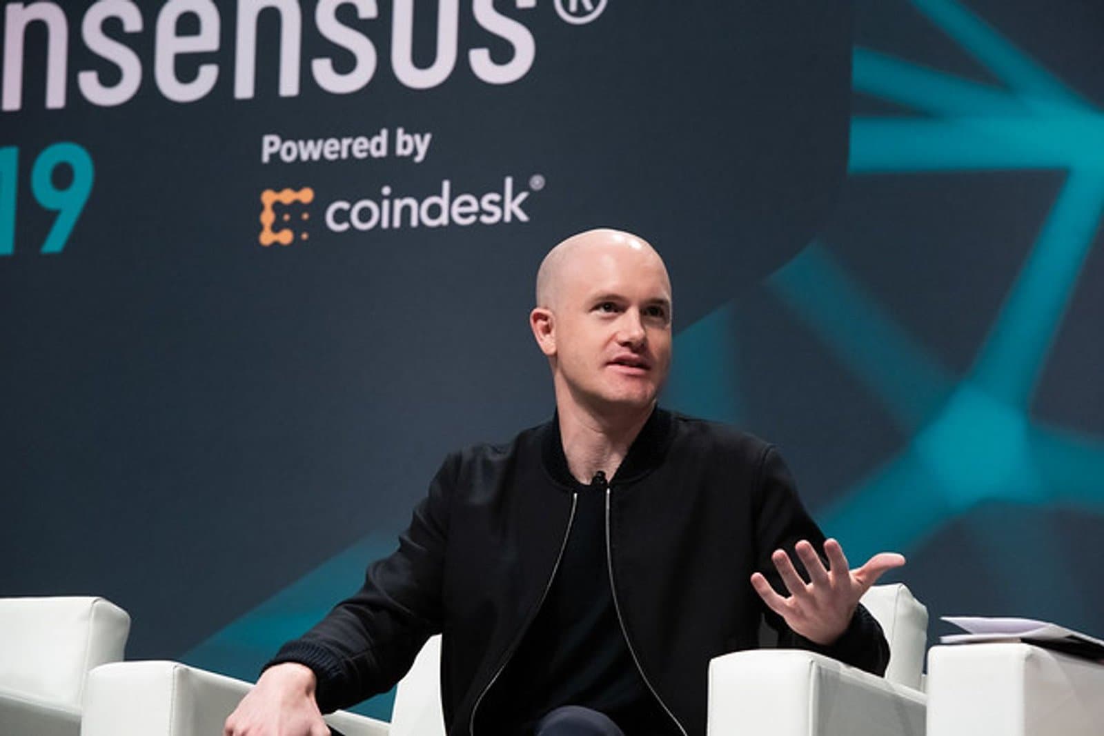 Coinbase Boss Challenges Crypto Firms Pivoting to AI Branding