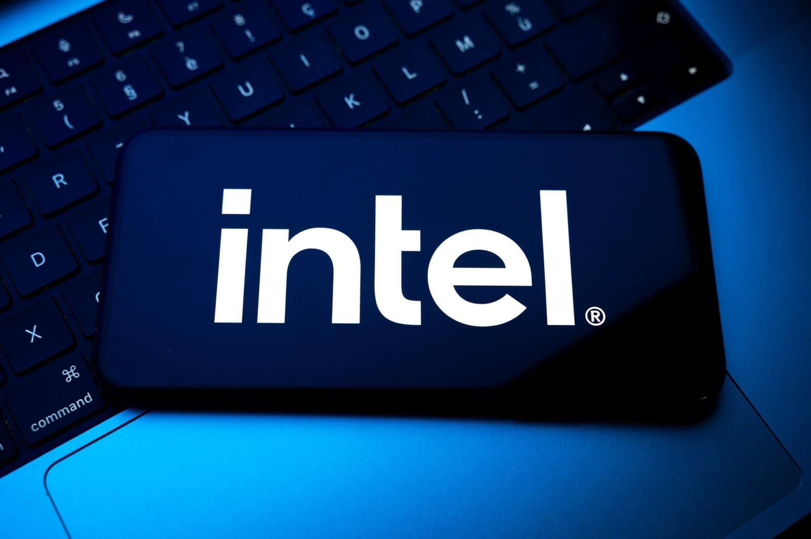 Intel Shares Plunge After Initial Post-Earnings Jump Erases $90 Billion