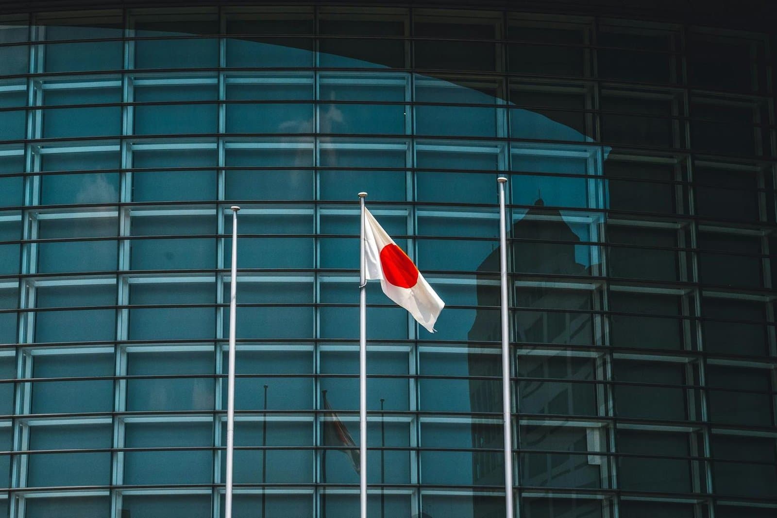 Bitcoin Holds Steady Near $64K as Japan Keeps Interest Rates Unchanged
