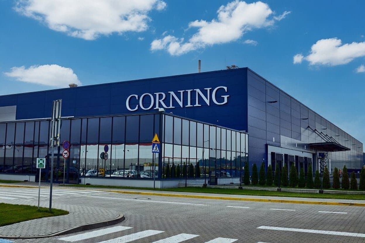 Corning Shares Dive 17% Despite Reporting Strong Q2 Earnings and Solid Growth