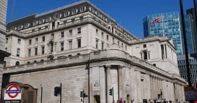 Bank of England Cuts Gilt Sales Target, Aligning With Market Expectations