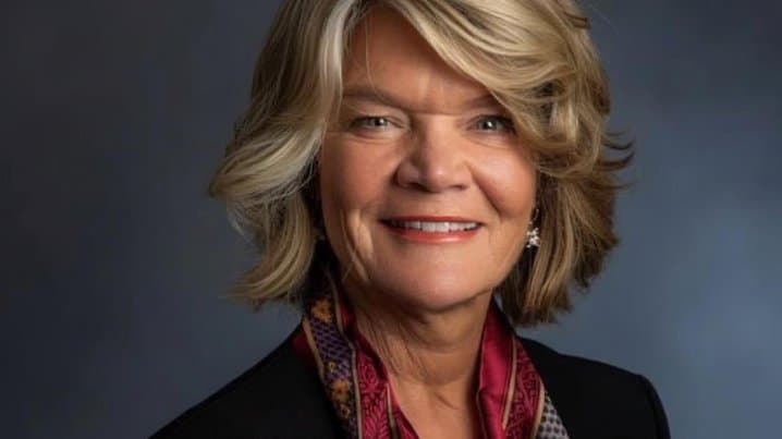 Senator Lummis Says Trump Must Divest Crypto Holdings to Pass CLARITY Act