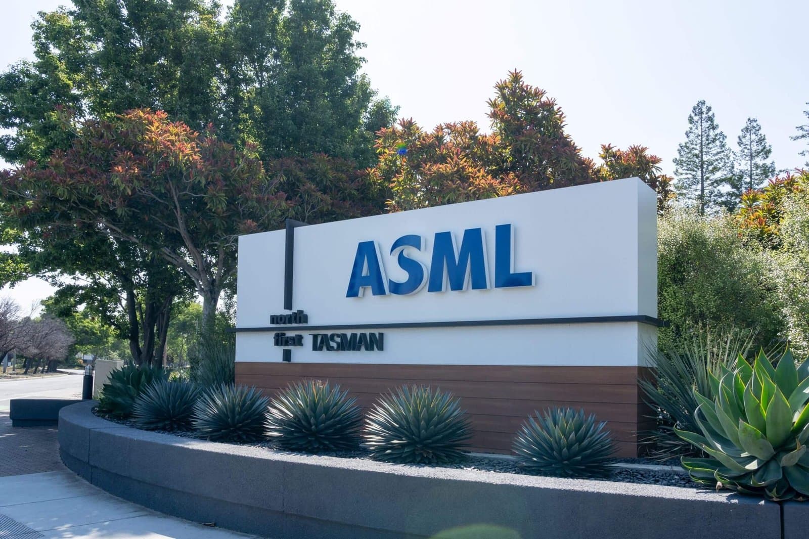ASML Shares Tumble After China Reports Breakthrough in DUV Chip Technology