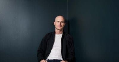 Banks are quietly ditching Bitcoin for stablecoin payments, and Coinbase is cashing in