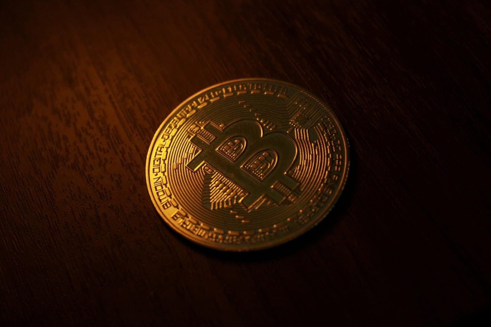 Bitcoin ETFs See Strongest Inflows in Weeks Despite Price Dip