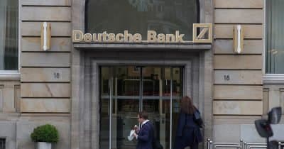 Deutsche Bank Cuts Gold Forecast but Keeps Eye on $6,000 Milestone
