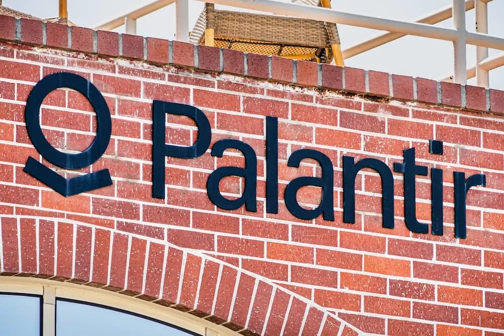 Oppenheimer Maintains Bullish View on Palantir with $200 Price Target