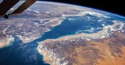 US Military Intervenes in Bab el-Mandeb Strait, Redirecting and Boarding Several Vessels