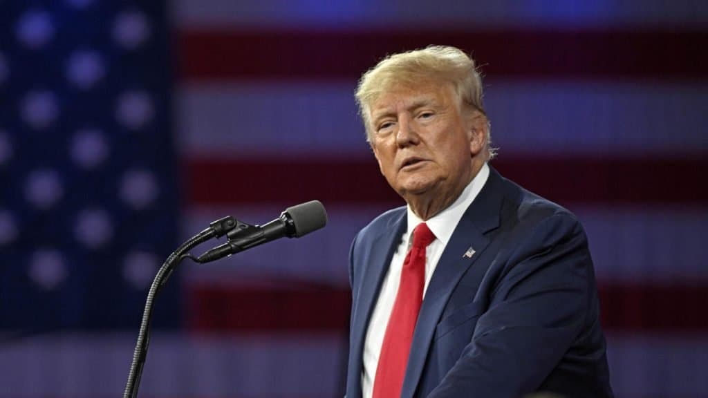 Warren and Blumenthal push SEC to probe Trump's memecoin over investor losses