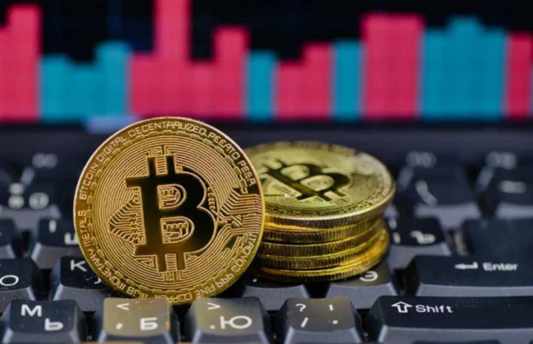 Bitcoin Nears $69K as Momentum Wavers, Risk of Dip to $62K Grows