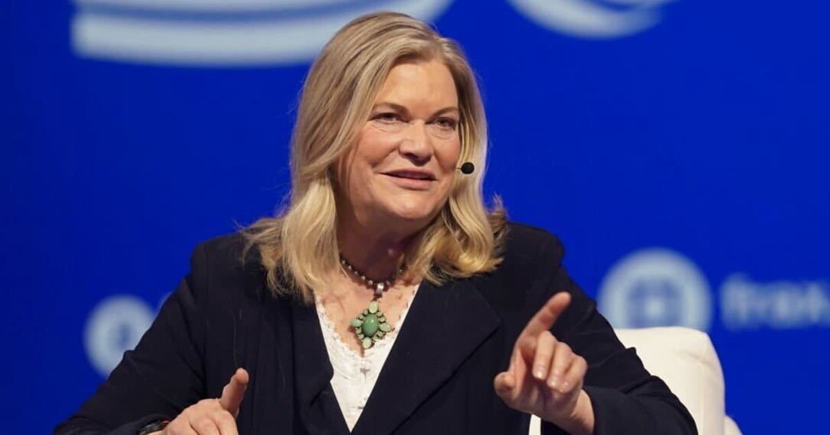 Senator Lummis Criticizes Democrats for Delaying Crypto Clarity Act Ahead of August Recess