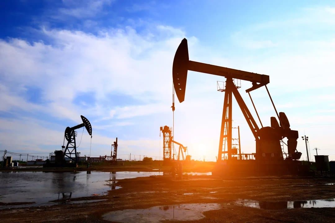 Oil Prices Climb as US Strikes on Iran Stir Middle East Tensions
