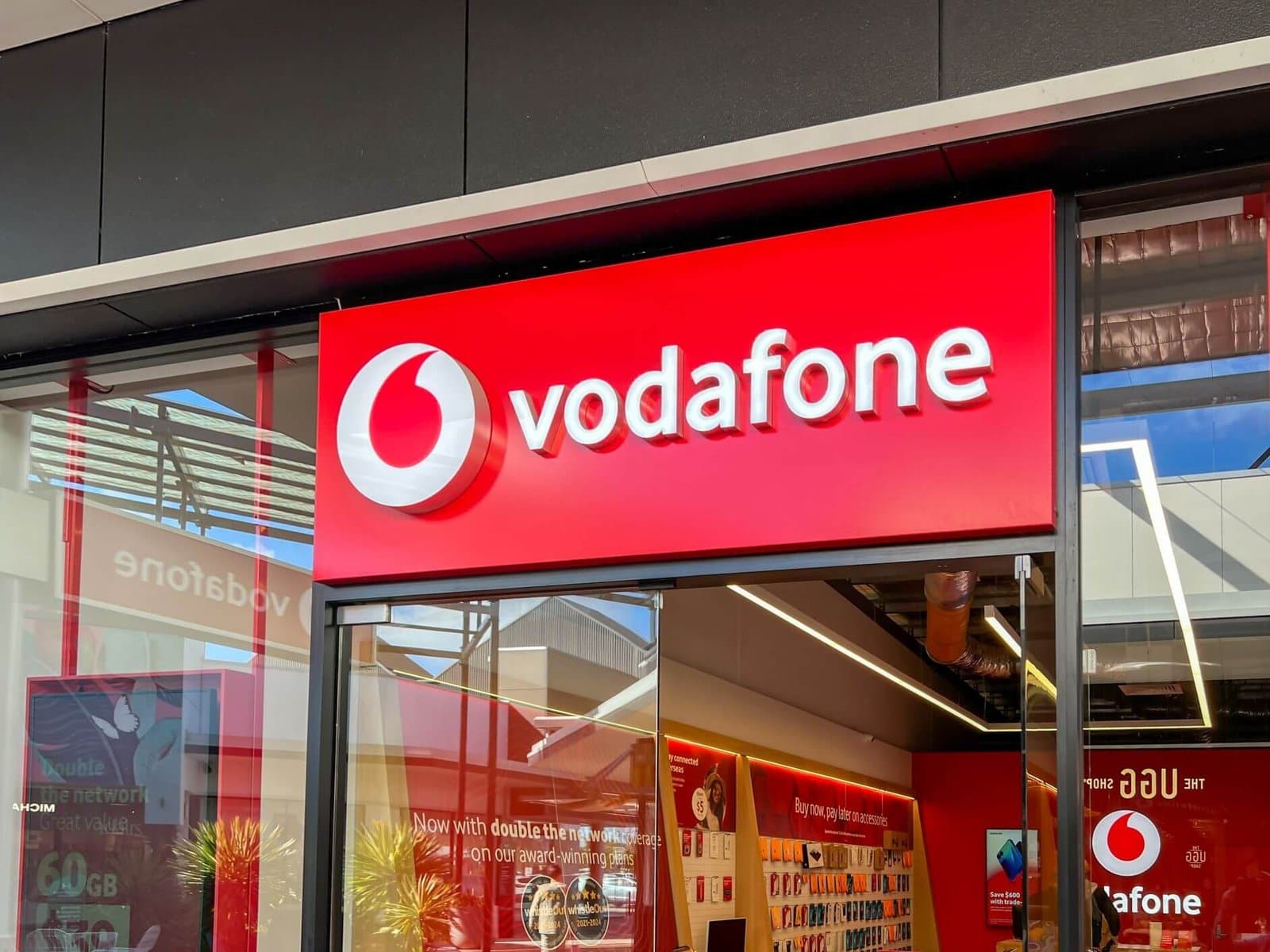 Vodafone Shares Surge 4% Following Strong Q1 Results and Upgraded Forecast