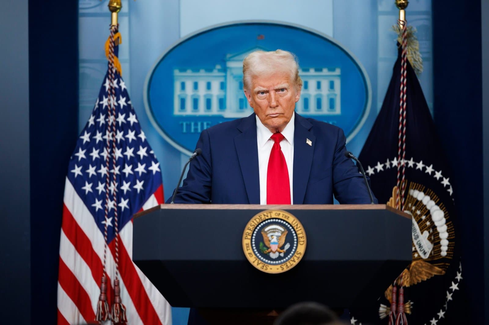 Schumer Pushes Independent Anti-Corruption Bureau Amid Trump Crypto Income Scrutiny